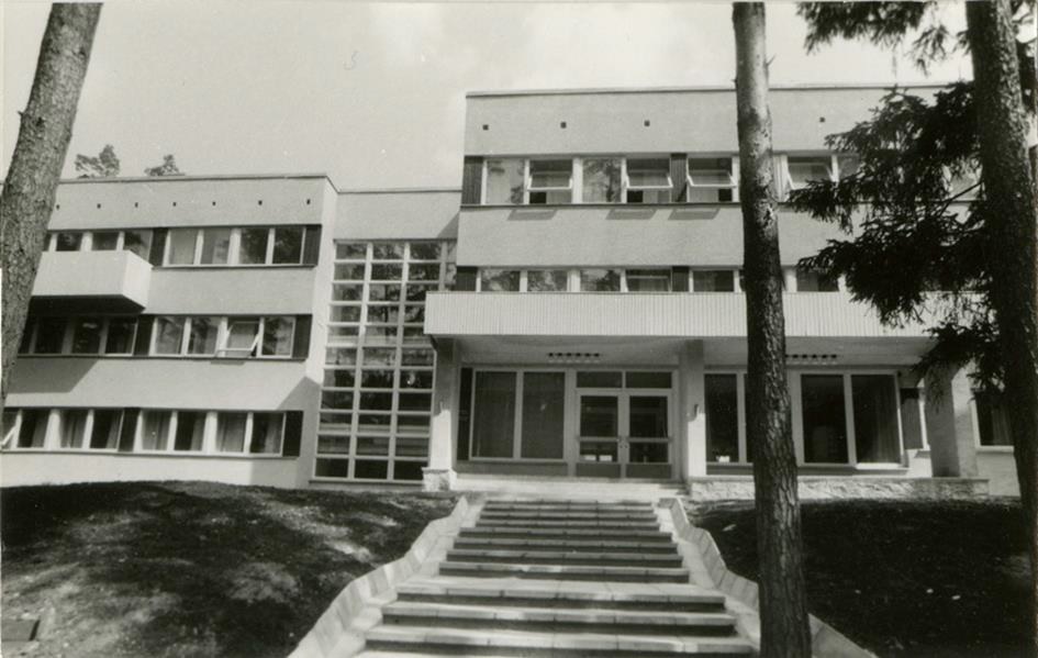 Elva polikliinik, fassaadi vaade. Arhitekt Jaan Pärnik.