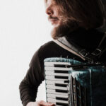 Kulno Malva kontserttuur „Akordionimeditatsioonid“ jõuab homme Konguta Rahvamajja