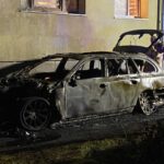 Arbimäel põles auto kortermaja akna all vrakiks