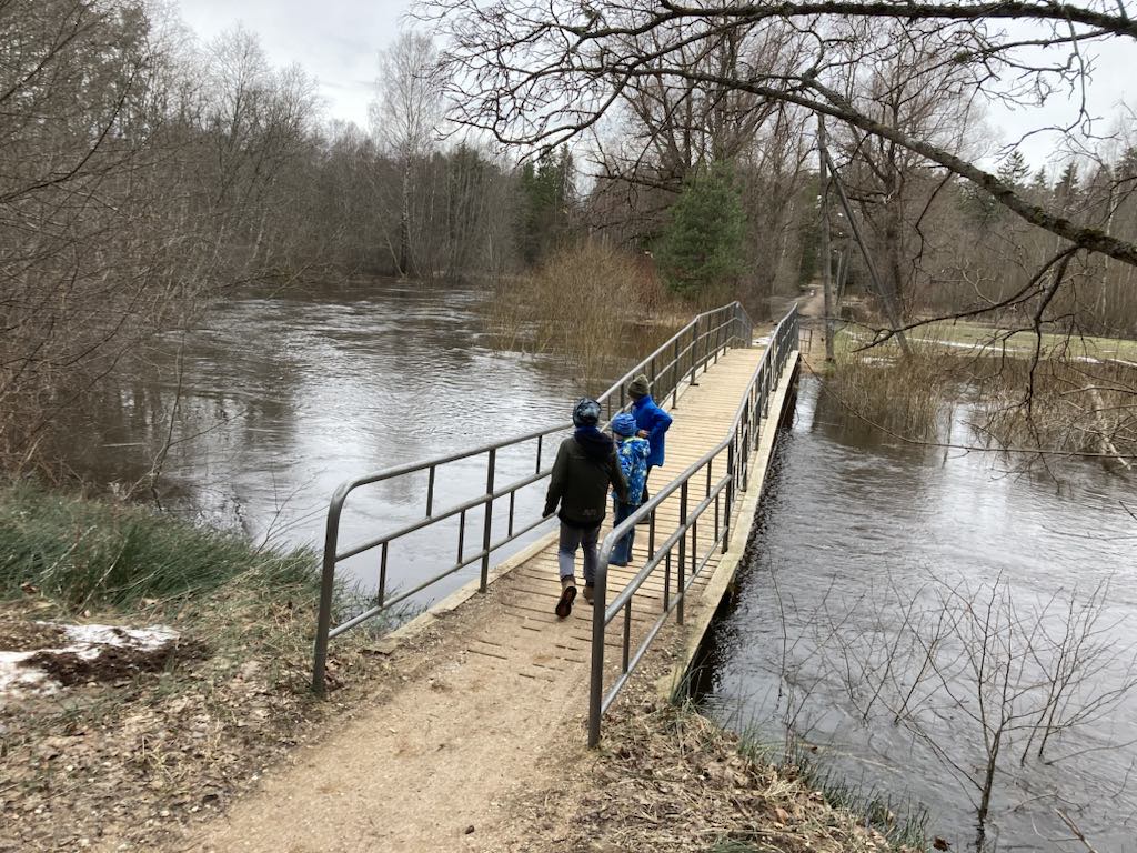 Sild üle Elva jõe Mahlamäe kergliiklusteel