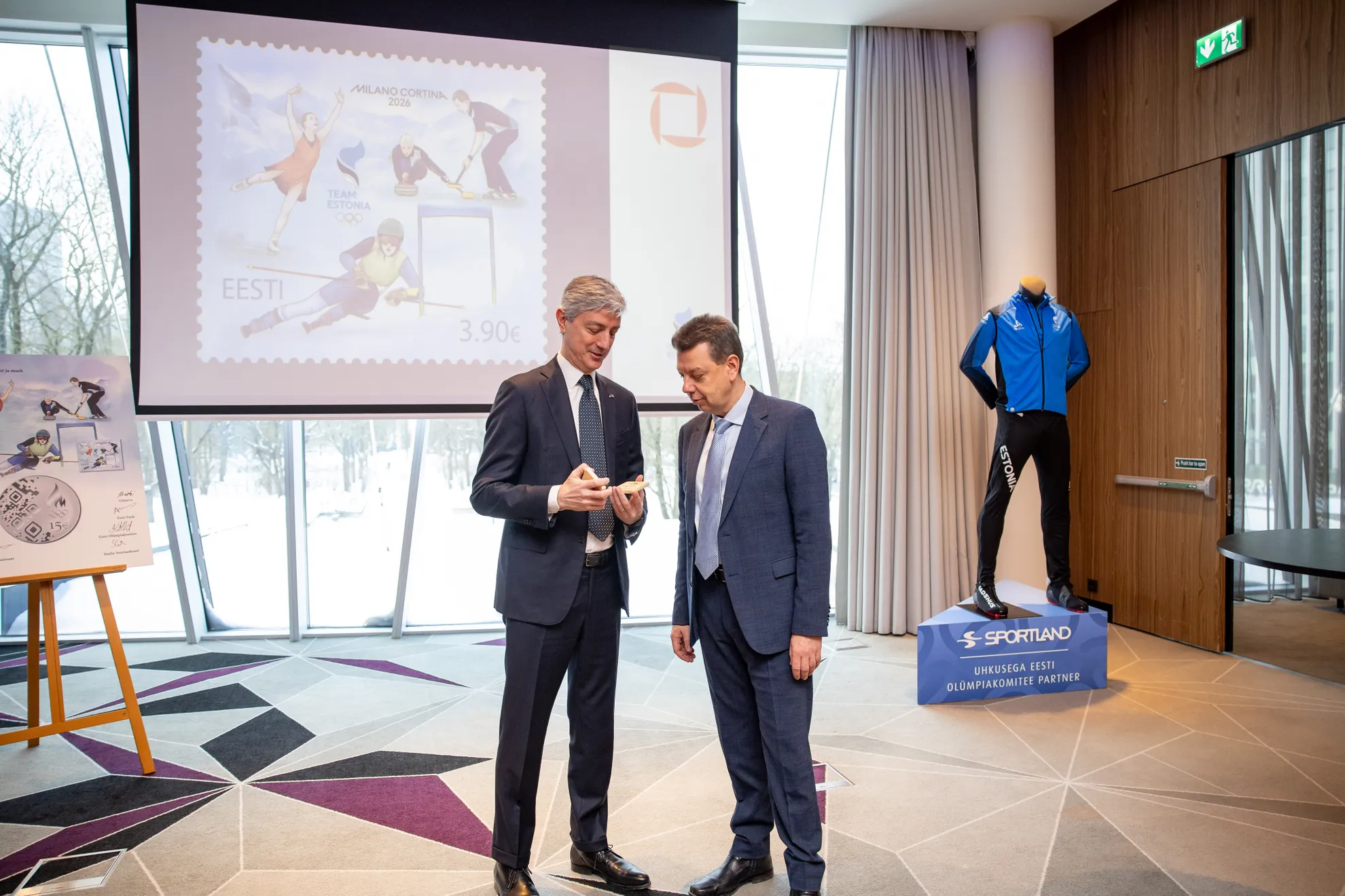 Eesti panga asepresident Andrus Alber ja Itaalia suursaadik Stefano Catani. Foto Eero Vabamägi (Postimees)