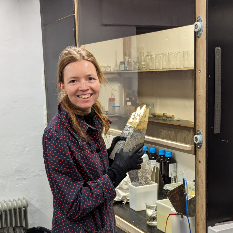 Merilin Pedastsaar Elva töökojas.